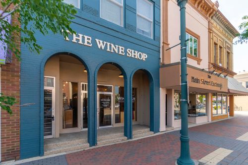 305 Main St, Cedar Falls, IA, 50613-2720 | Card Image