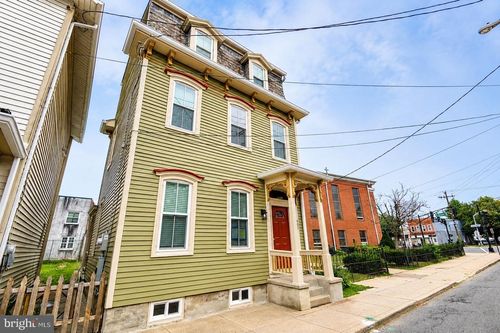 402 Lawrence Street, BURLINGTON, NJ, 08016 | Card Image