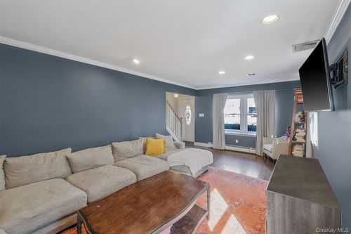 2 Biscayne Dr, Mount Sinai, NY, 11766-2700 | Card Image