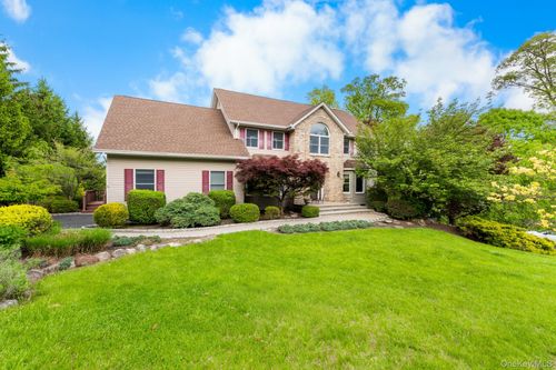 35 Pyngyp Rd, Stony Point, NY, 10980-3710 | Card Image