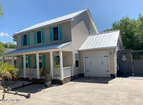 124 Ne 15th St, Oak Island, NC, 28465-6417 | Card Image