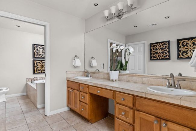 Full bathroom double vanity | Image 11