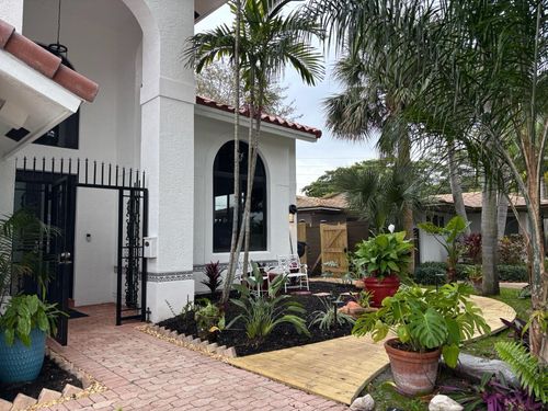 307 N Highland Dr, HOLLYWOOD, FL, 33021-6705 | Card Image