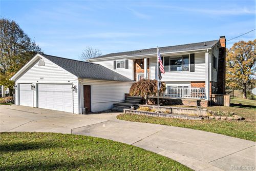 5212 W Farrand Rd, Clio, MI, 48420-8251 | Card Image