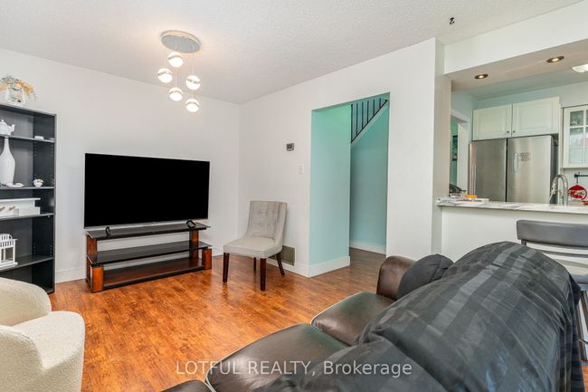 134 Royal Salisbury Way, House attached with 3 bedrooms, 2 bathrooms and 2 parking in Brampton ON | Image 6