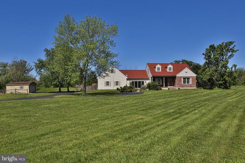 801 Upper Mainland Rd, HARLEYSVILLE, PA, 19438-2725 | Card Image