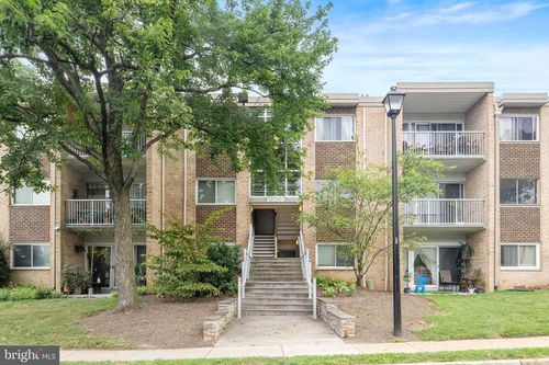 136-2902 Kings Chapel Rd, FALLS CHURCH, VA, 22042-1141 | Card Image
