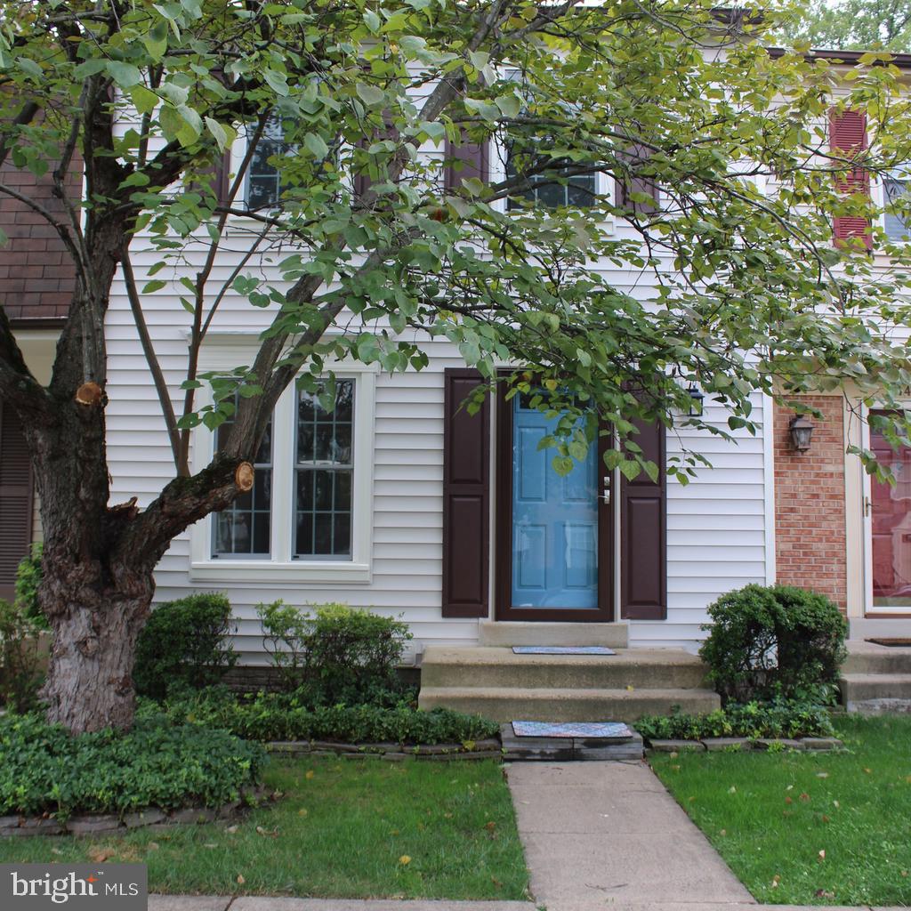 Four Chimney Dr, Centreville, VA 20120