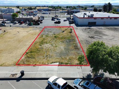 1148 O St, Firebaugh, CA, 93622-2225 | Card Image