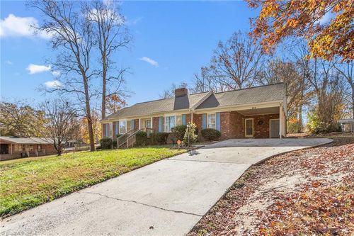 707 Willowmoore Ave, Thomasville, NC, 27360-2934 | Card Image