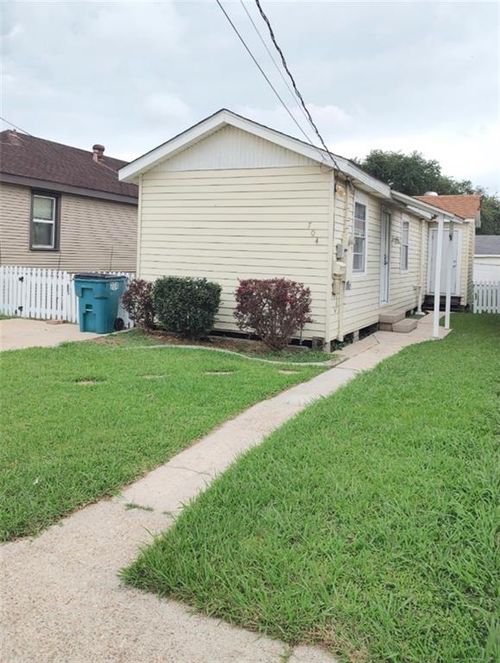 704 3rd Ave, Harvey, LA, 70058-2602 | Card Image