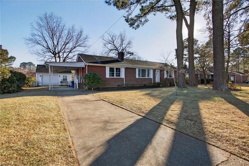 305 Bobby Jones Dr, Portsmouth, VA, 23701-1605 | Card Image