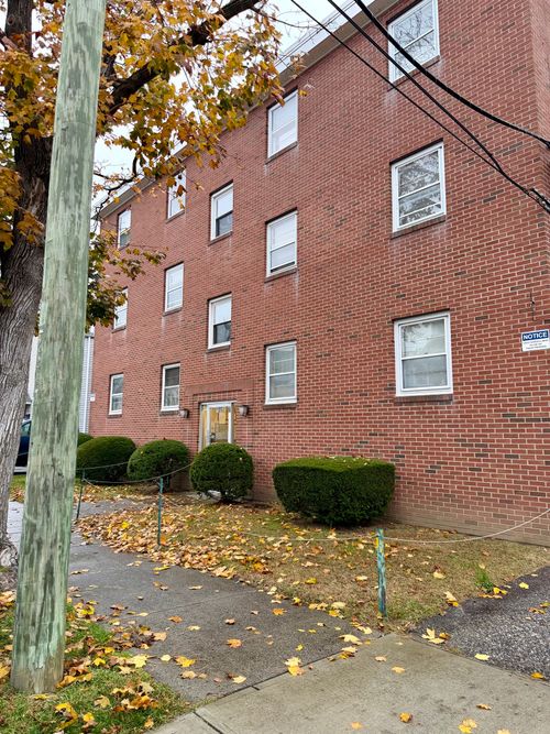 apt-a4-105 Cleveland Ave, Bridgeport, CT, 06606-5211 | Card Image