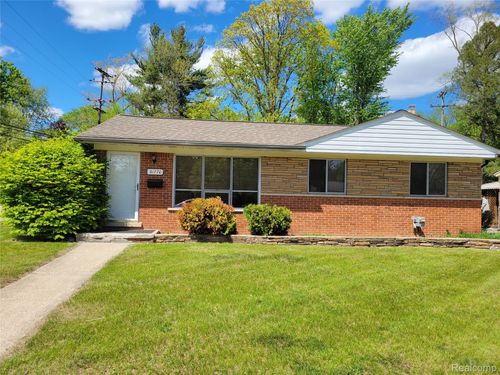31770 Pembroke St, Livonia, MI, 48152-1521 | Card Image