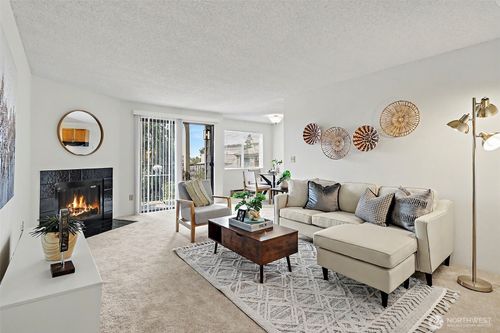 d206-2020 Grant Ave S, Renton, WA, 98055-3618 | Card Image