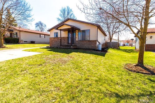 230 E Oregon St, Lapeer, MI, 48446-2322 | Card Image