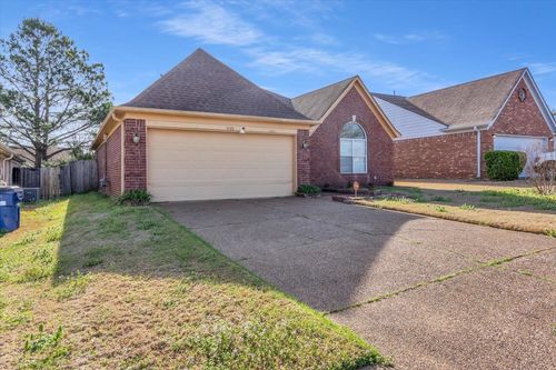 990 Jessica Lauren Dr, Cordova, TN, 38018-8814 | Card Image