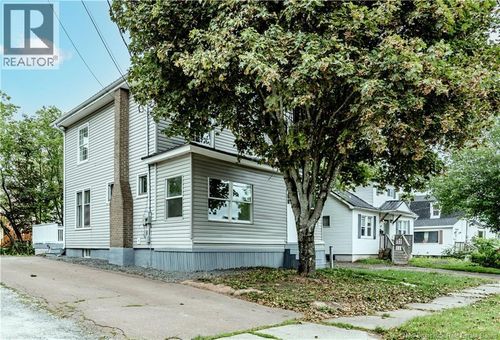 16 Humphrey St, Moncton, NB, E1C6N9 | Card Image