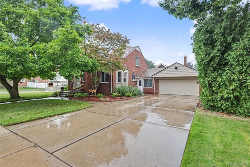 7136 Rosedale Blvd, Allen Park, MI, 48101-2135 | Card Image