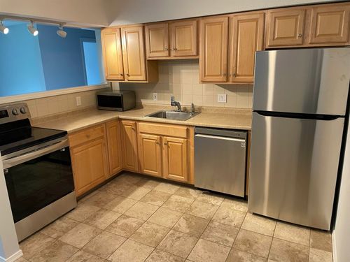 b-22 Mercury Dr, Londonderry, NH, 03053 | Card Image