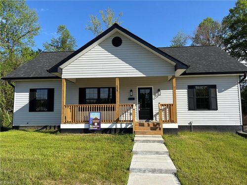 129 E Oakdale St, Mount Airy, NC, 27030-3063 | Card Image