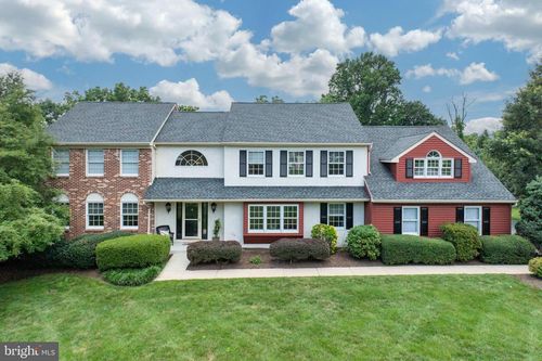 25 Twin Pines Rd, Downingtown, PA, 19335-4511 | Card Image