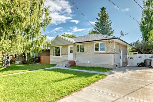 889 Christie Avenue, Pincher Creek, AB, T0K1W0 | Card Image