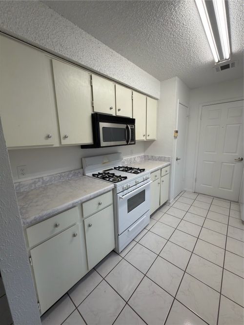 5601 Porsche Ln, Austin, TX, 78749-1218 | Card Image