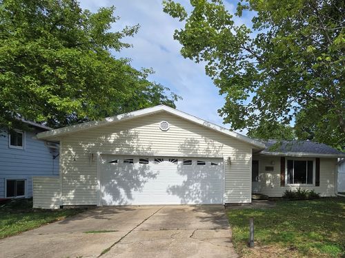 2016 Juniper Ln, Bloomington, IL, 61701-7853 | Card Image