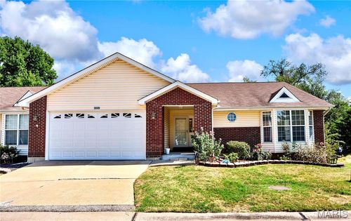 2029 Chapel Hill Xing, Saint Peters, MO, 63376-7206 | Card Image