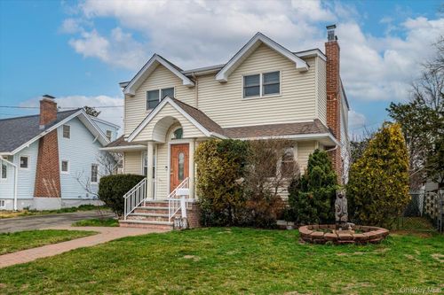 3305 4th St, Oceanside, NY, 11572-5109 | Card Image