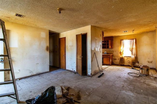1006 N 3 Rd St, House other with 2 bedrooms, 1 bathrooms and null parking in Okemah OK | Image 4