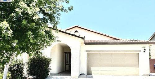 597 Pendragon St, Manteca, CA, 95337-2211 | Card Image