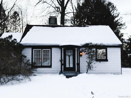 10 Phillips St, Red Hook, NY, 12571-1513 | Card Image