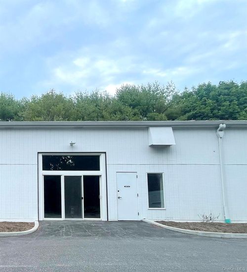 137 Montauk Hwy, Westhampton, NY, 11977-1409 | Card Image