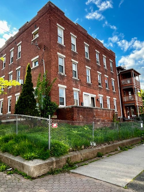 1s-143 Putnam St, Hartford, CT, 06106-1328 | Card Image