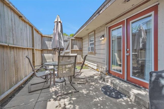 Apt B backyard | Image 39