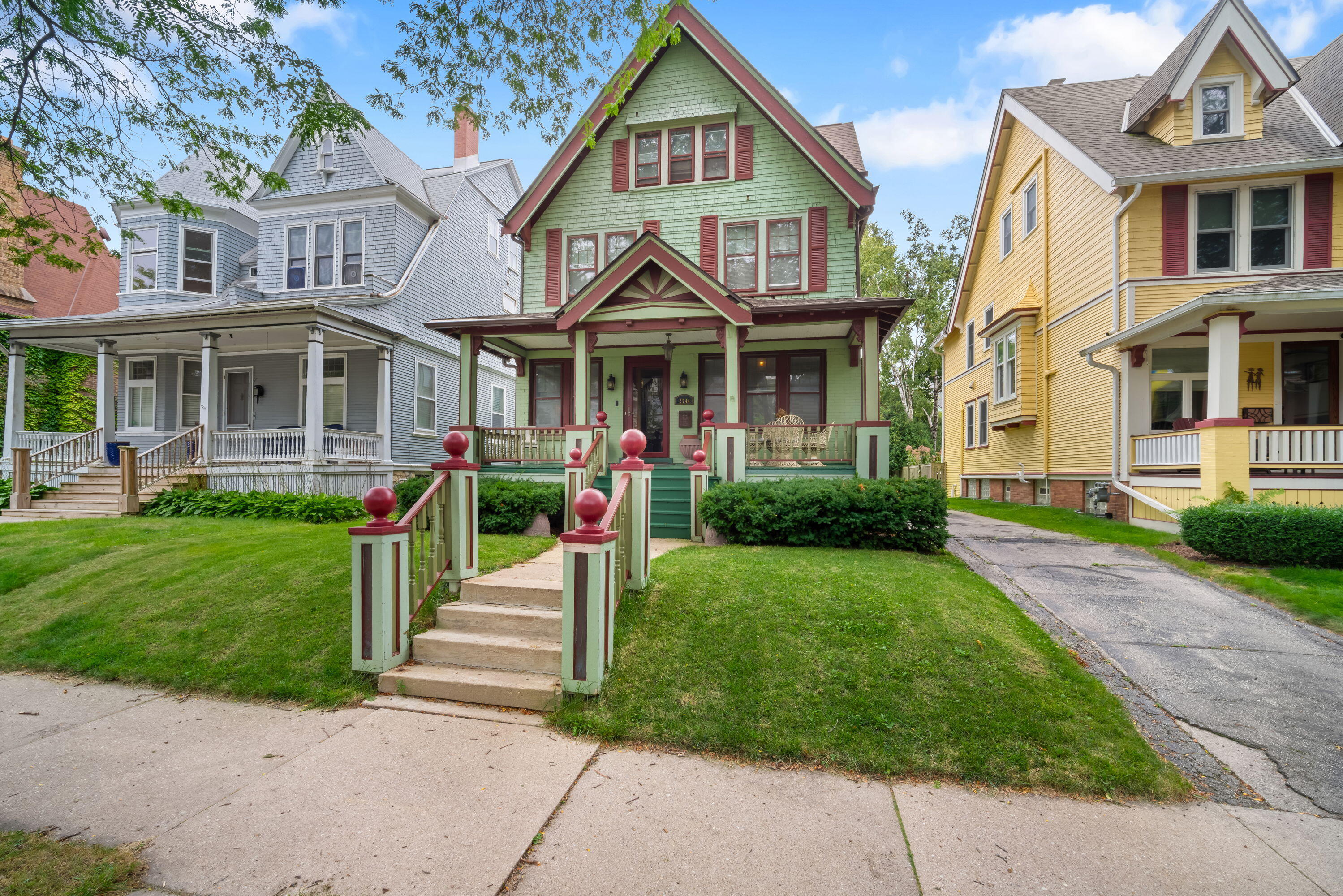 Summit Ave, Milwaukee, WI 53211