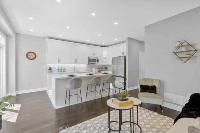 31 Sedgeway Hts, House attached with 3 bedrooms, 4 bathrooms and 3 parking in Vaughan ON | Image 7