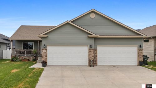 10111 White Pine Rd, Lincoln, NE, 68527-3727 | Card Image