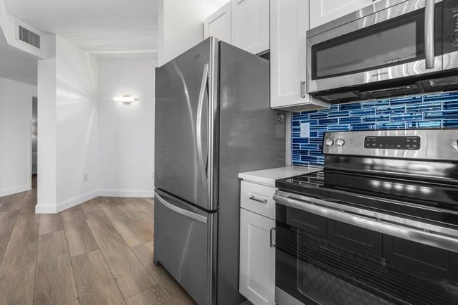 APT-401 - 300 Uno Lago Dr, Condo with 3 bedrooms, 2 bathrooms and null parking in Juno Beach FL | Image 4