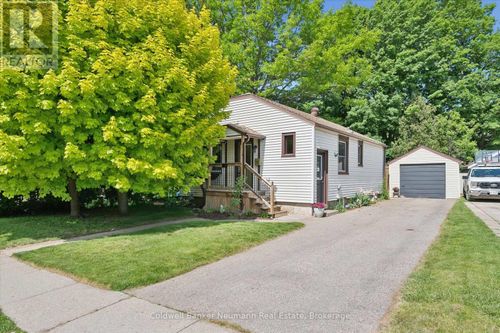 153 Winston Blvd, Cambridge, ON, N3C1M1 | Card Image