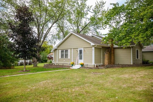 225 Park Ave, Twin Lakes, WI, 53181-9790 | Card Image