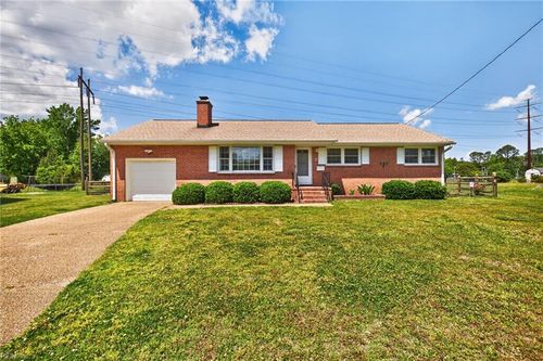 7 Vera Cir, Newport News, VA, 23601-1617 | Card Image