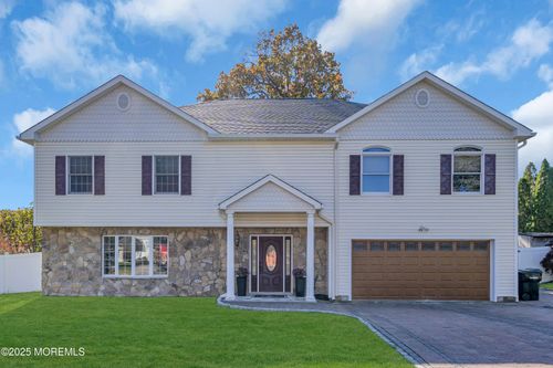 64 Hawthorne Ave, Holmdel, NJ, 07733-1038 | Card Image
