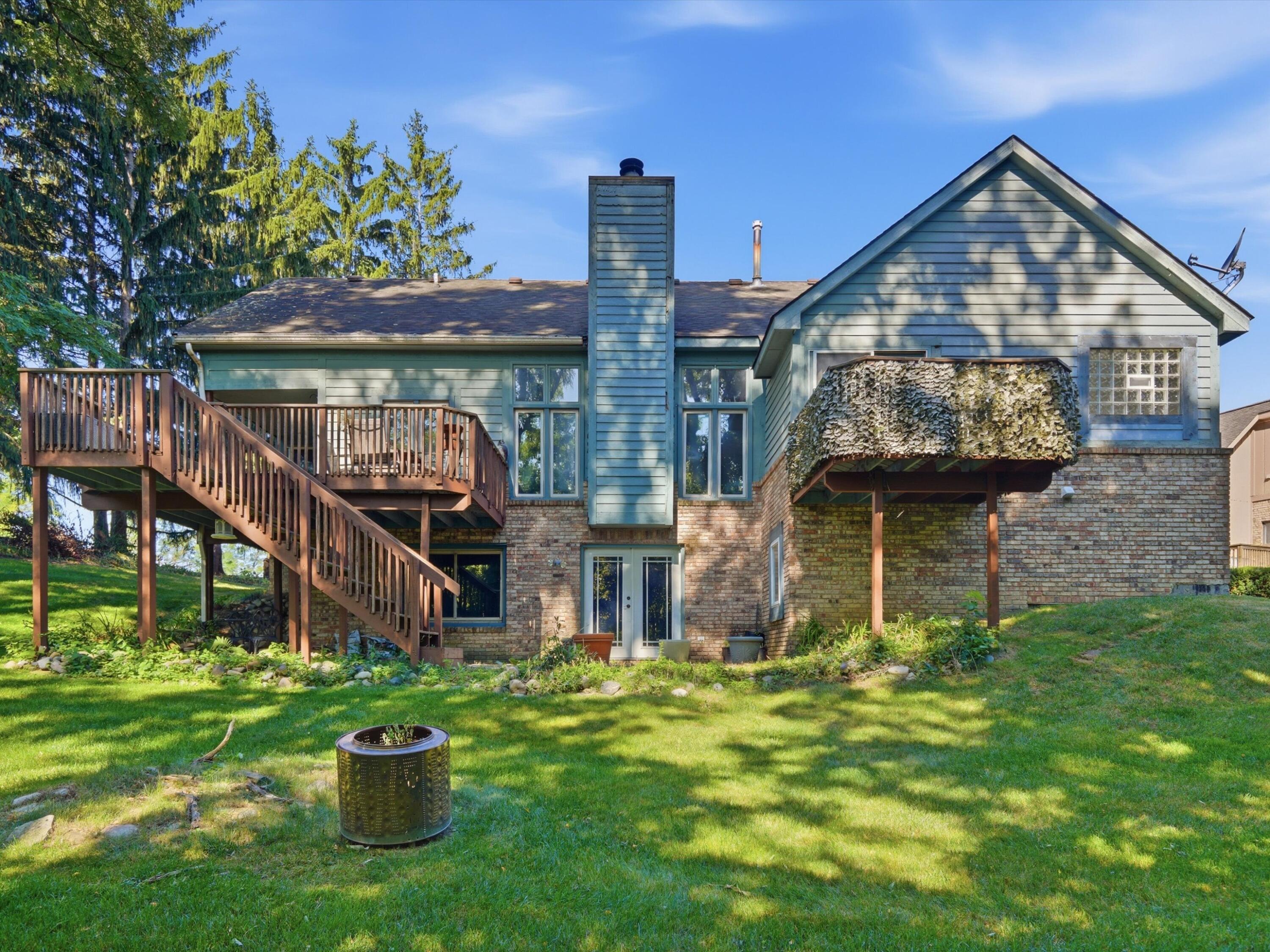 Residential in Commerce Twp 3