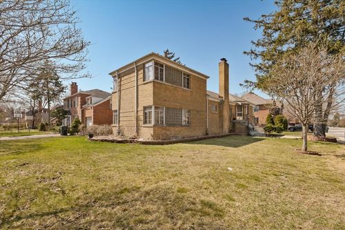 6956 N Kenton Ave, Lincolnwood, IL, 60712-2430 | Card Image