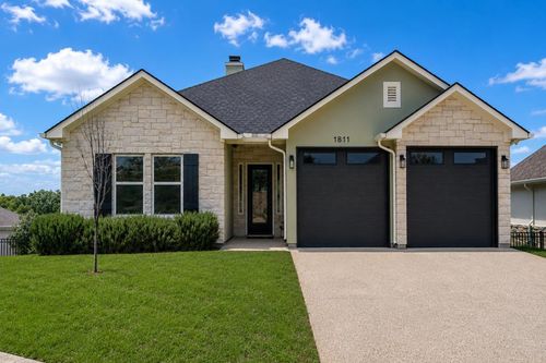 1811 Chateau Ln N, Kerrville, TX, 78028-3955 | Card Image