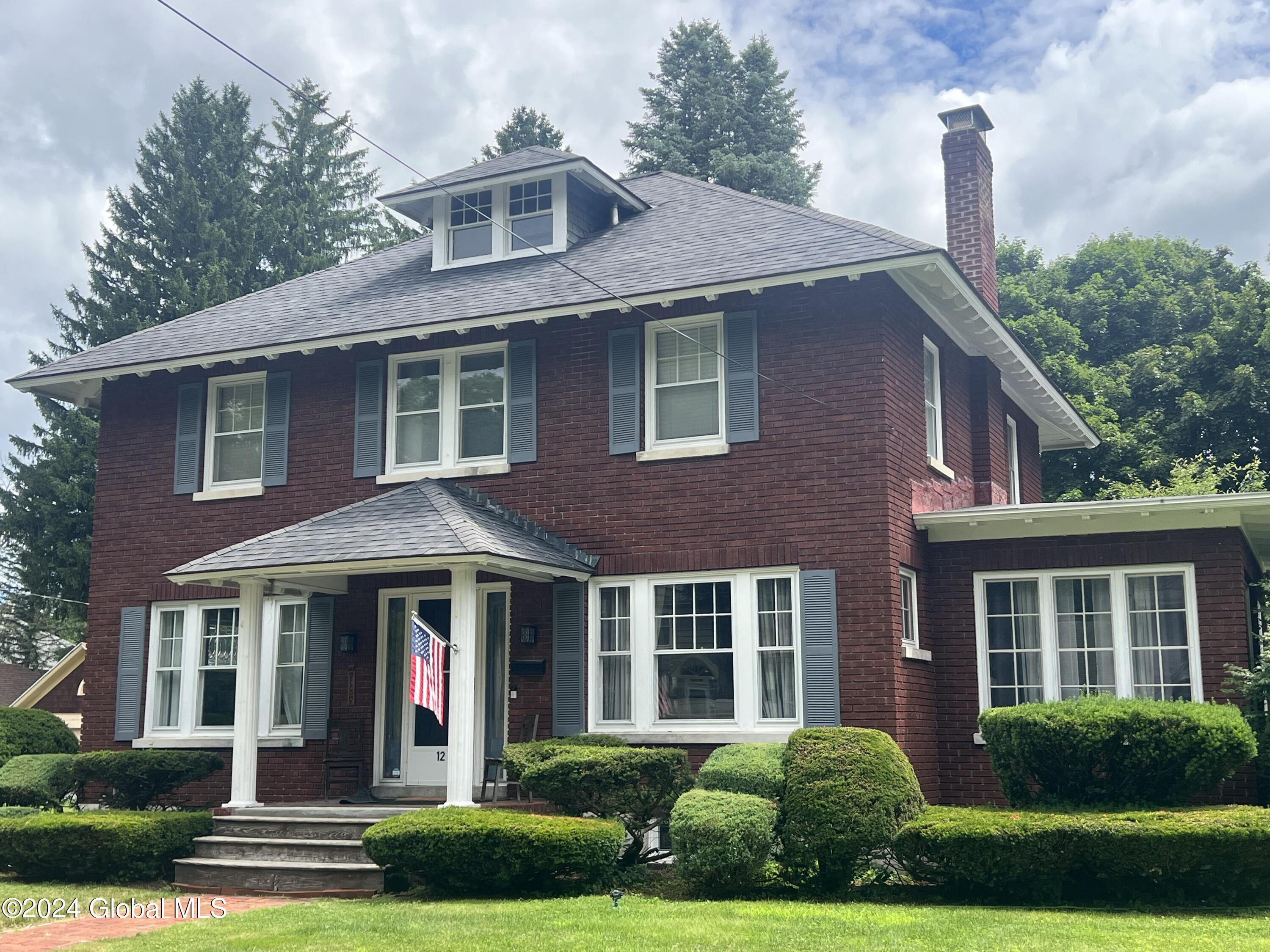 Lark St, Gloversville, NY 12078