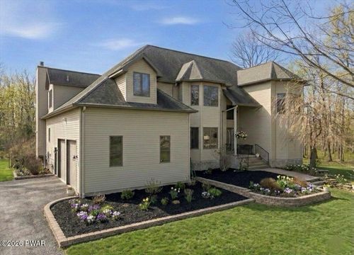 1085 Dewberry Dr, Hawley, PA, 18428-8312 | Card Image